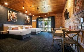 Macquarie Inn
